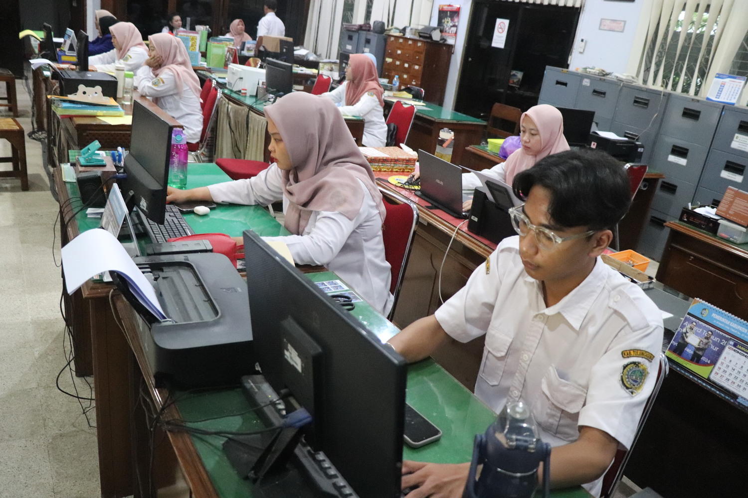 ASN di lingkup Pemkab Tulungagung saat bertugas.