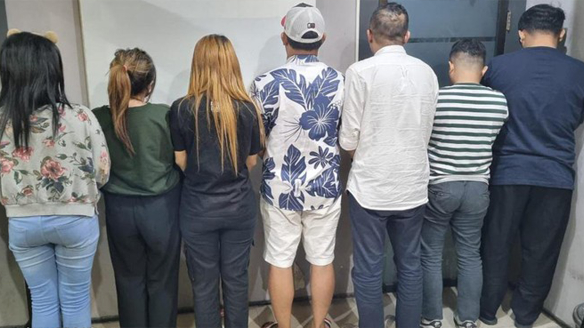 HP dan rekan saat diamankan Polda Jatim pada Mei tahun lalu.