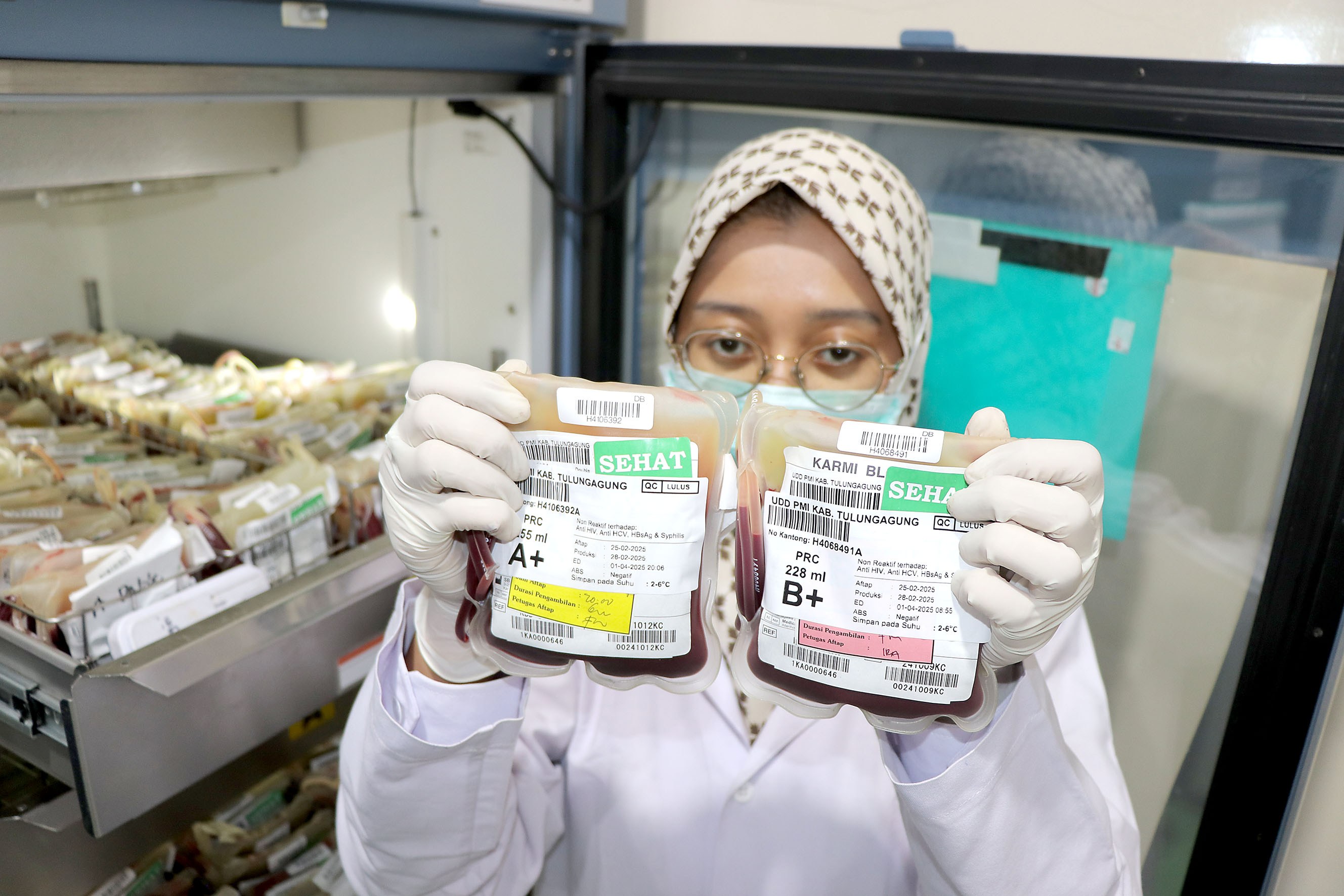 Stok darah di PMI Tulungagung masih mencukupi untuk Maret ini. (YOGA DD/RADAR TULUNGAGUNG)