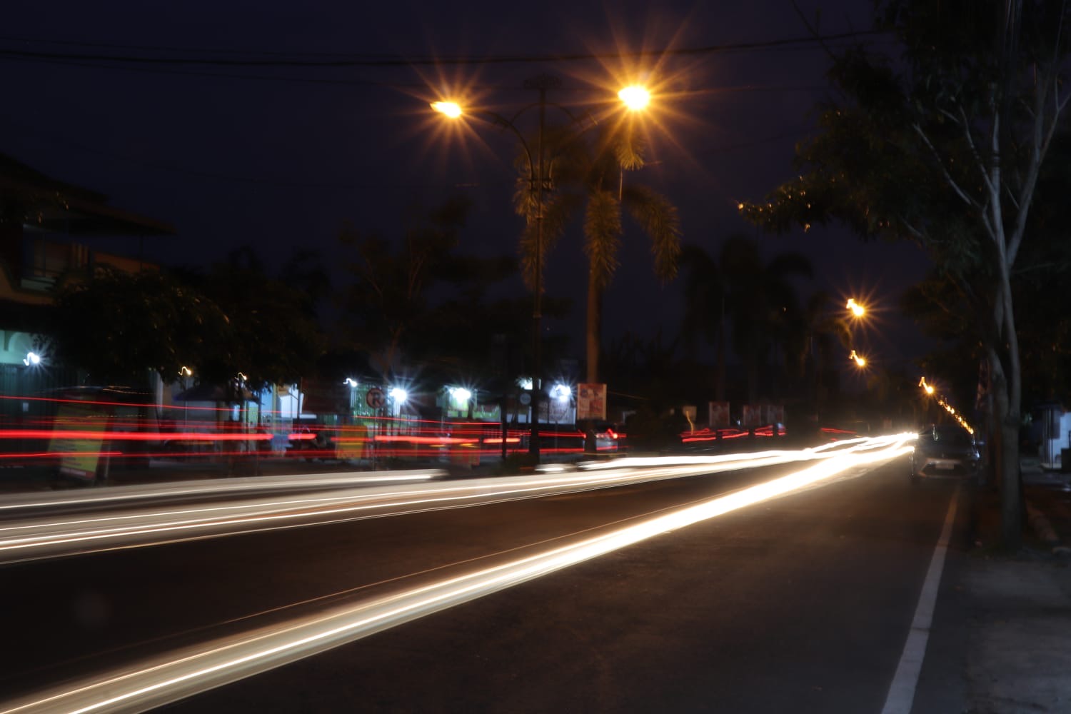 Memotret tehnik long exposure di Desa Kauman, Kecamatan Kauman. Beberapa waktu lalu.