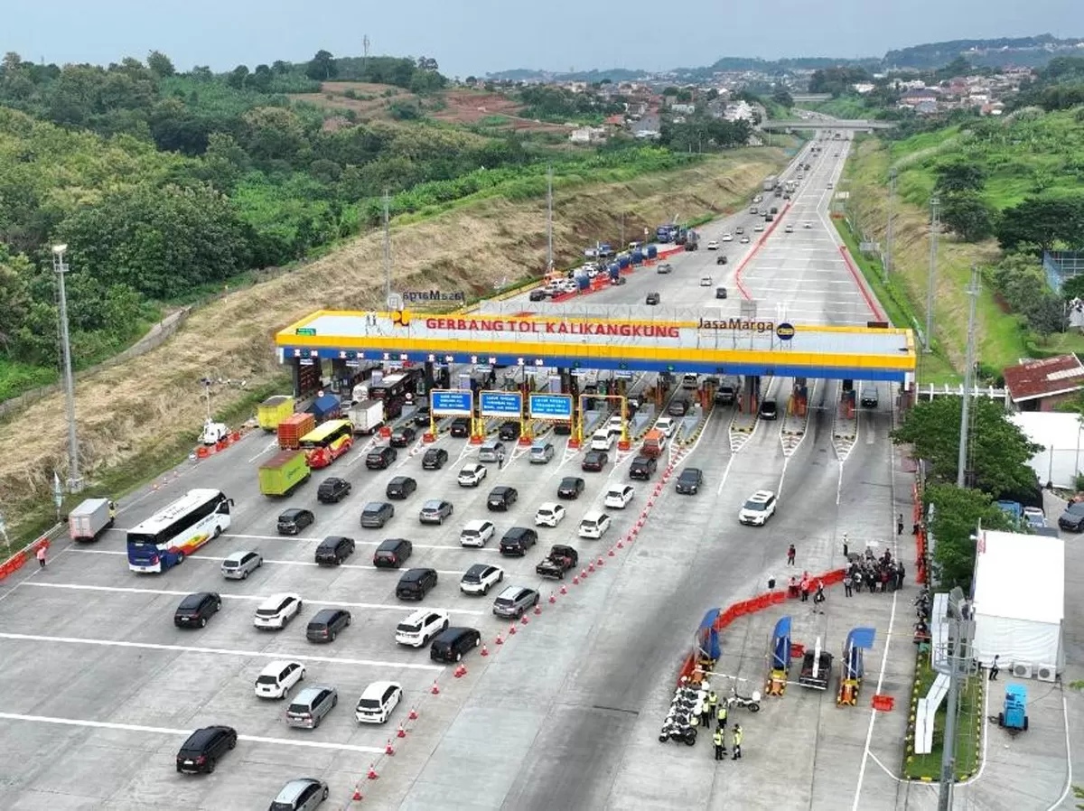 Gerbang Tol Kalikangkung yang selalu dilintasi pemudik dari arah Jakarta menuju Jawa Tengah atau Jawa Timur. (ISTIMEWA VIA JAWAPOS.COM)