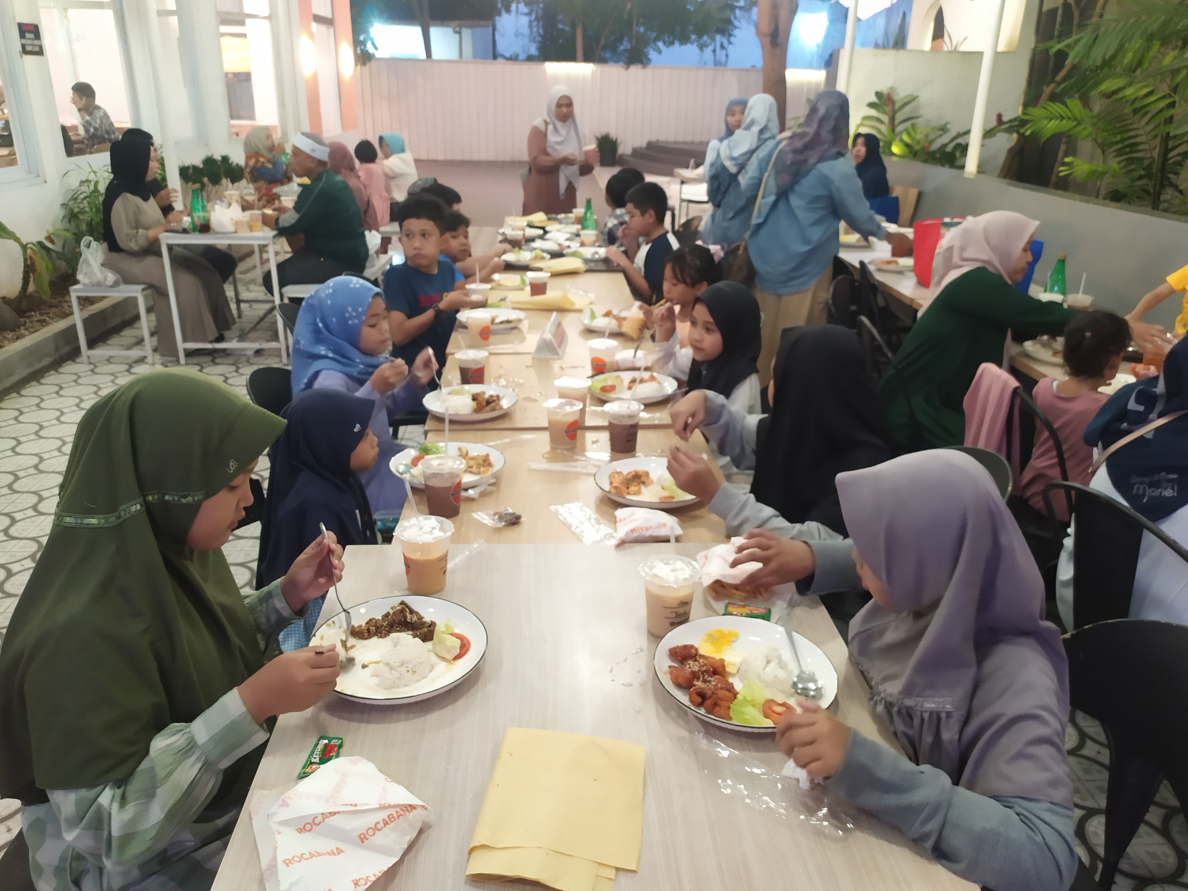 Tradisi bukber terus membudaya setiap tahun saat Ramadhan tiba. (ARMI/RADAR TULUNGAGUNG)