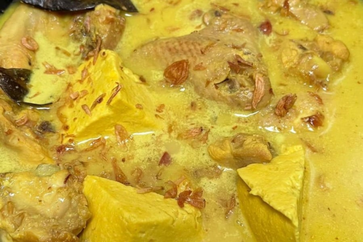 Perlu trik khusus agar daging ayam bahan opor bisa cepat empuk. (THREAD @REALTAMII)