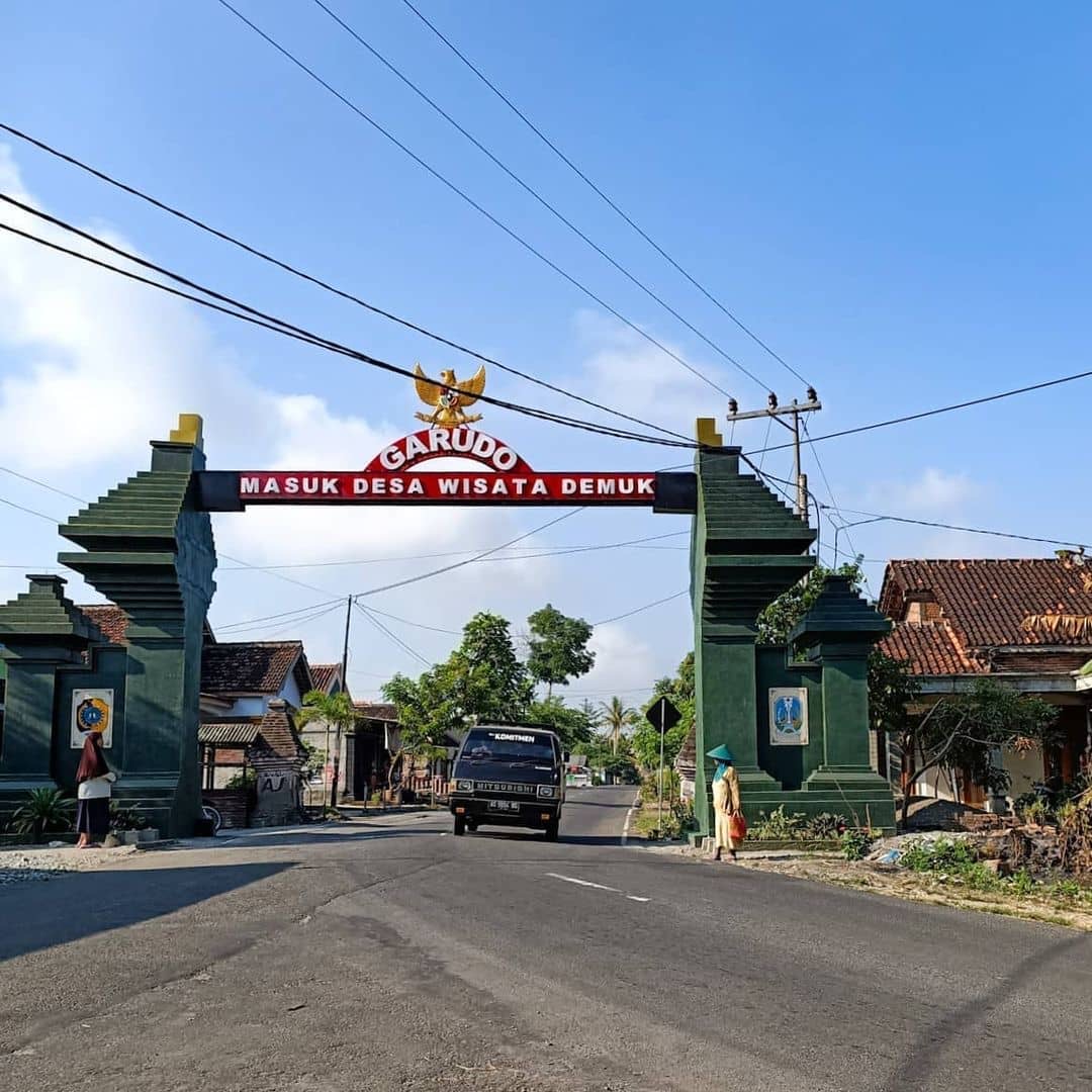 Desa di Tulungagung ini punya gapura desa terbaik
