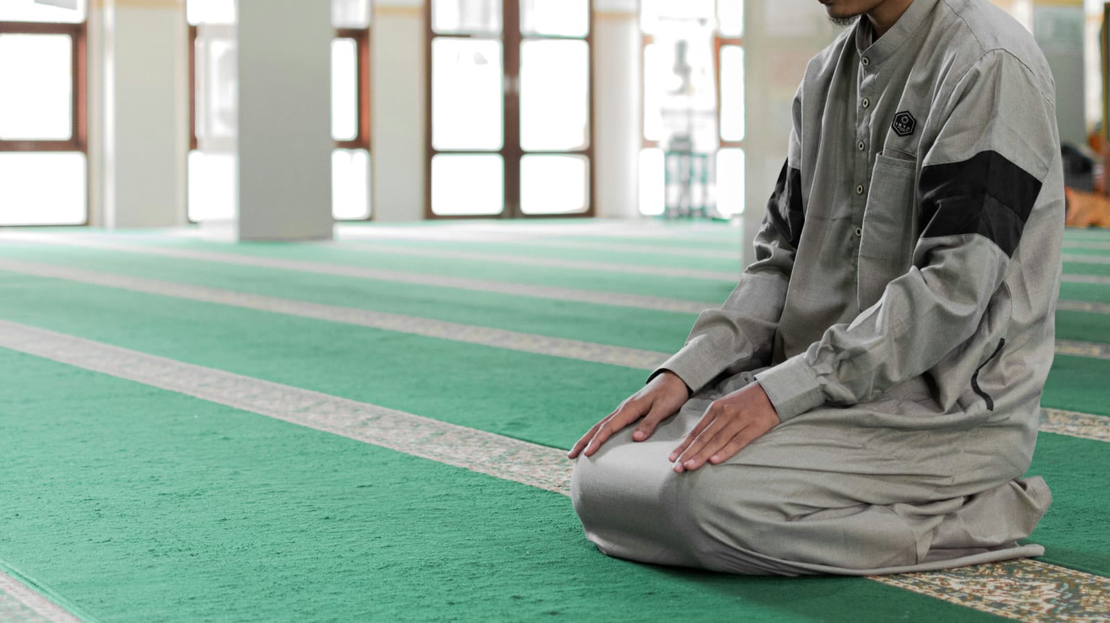 Perjalanan jauh, tidak usah khawatir ini dia cara untuk tetap bisa menunaikan sholat