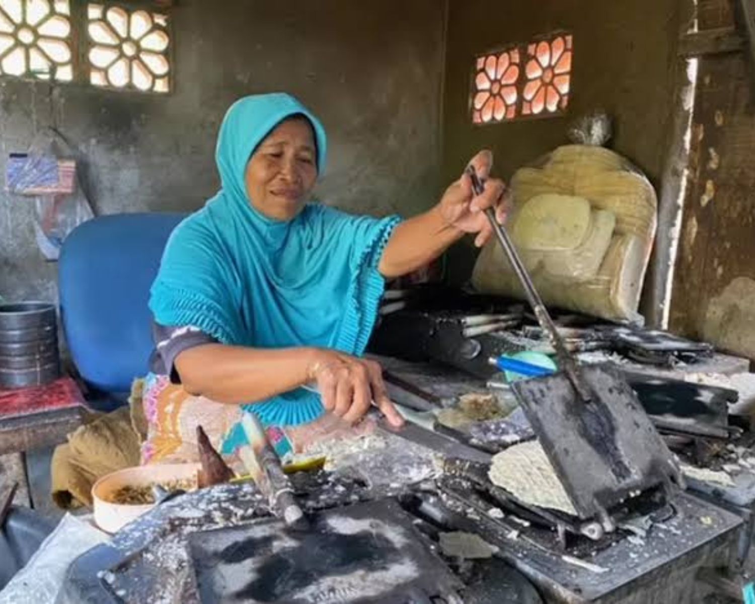 Dibuat di Desa Samir Ngunut Tulungagung, Opak Gambir Samir, Camilan Legendaris yang Kian Mendunia