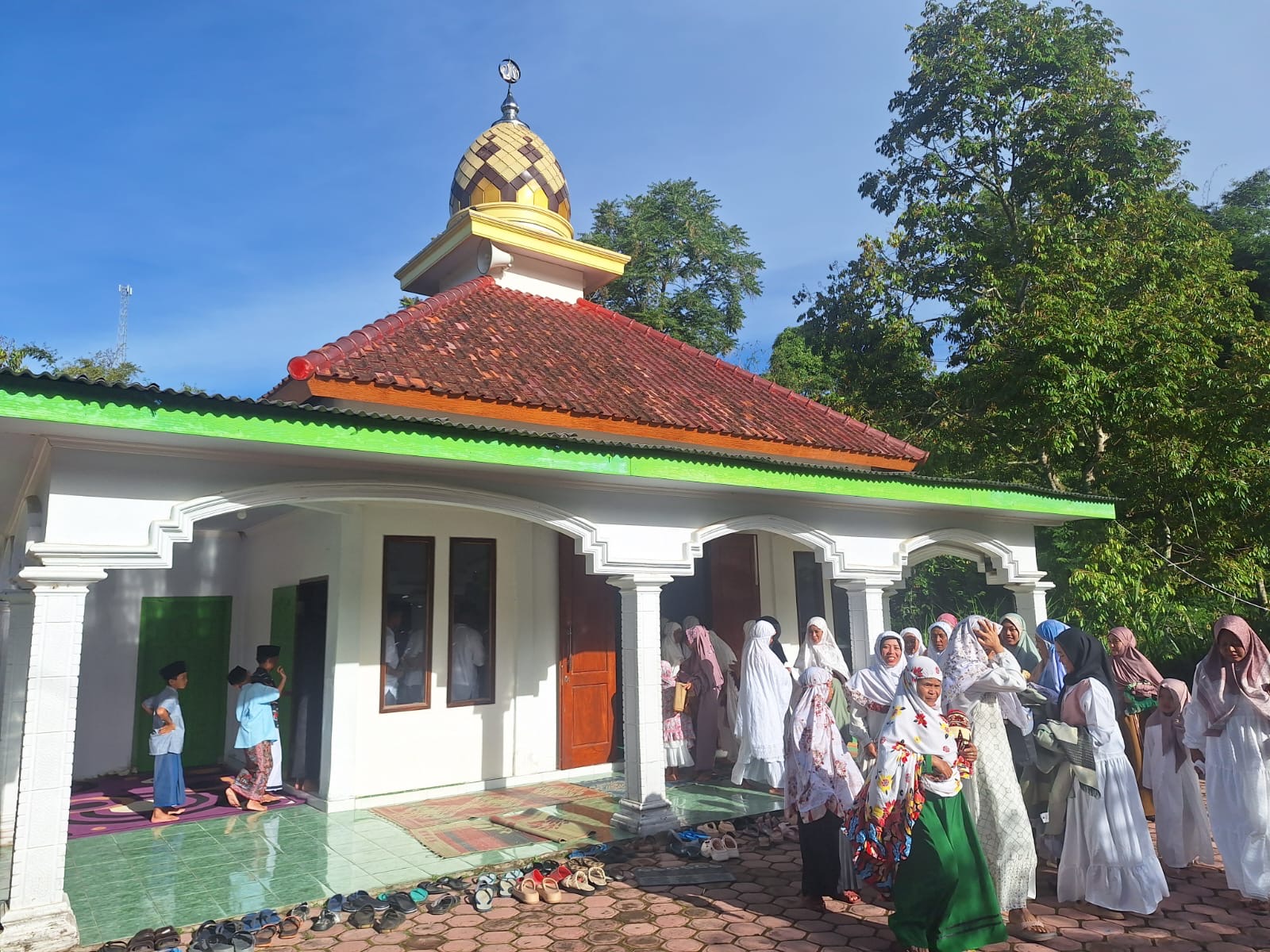 Khusyuknya salat Ied di lereng Gunung Wilis Tulungagung