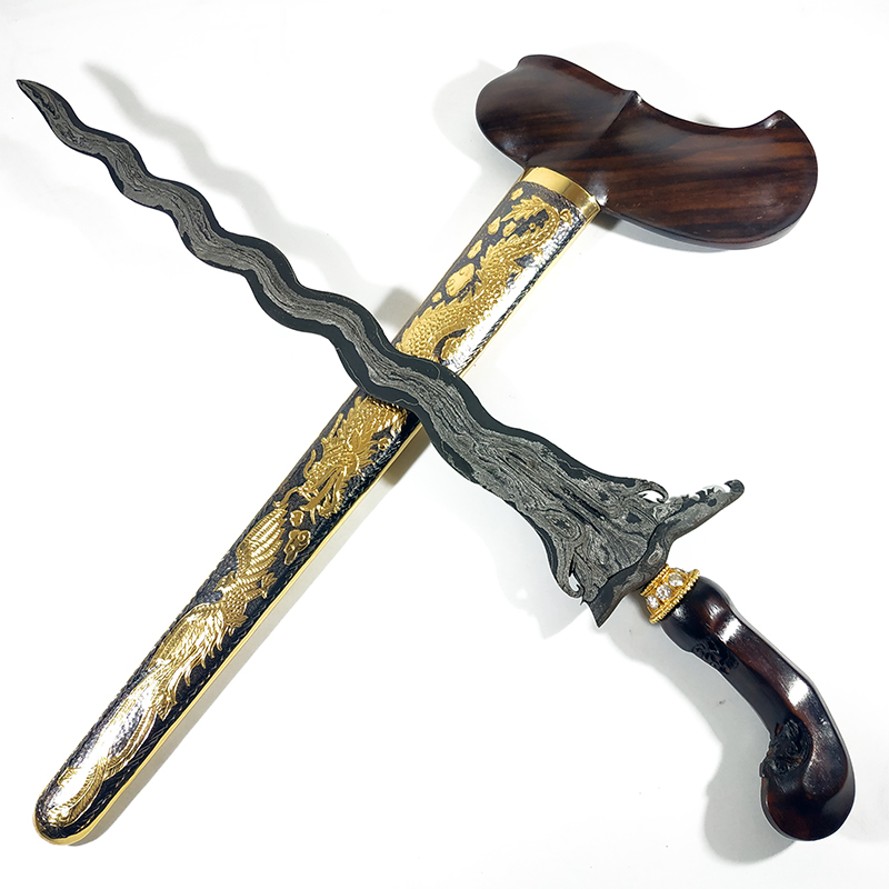 Keris Dapur Karna Tinanding
