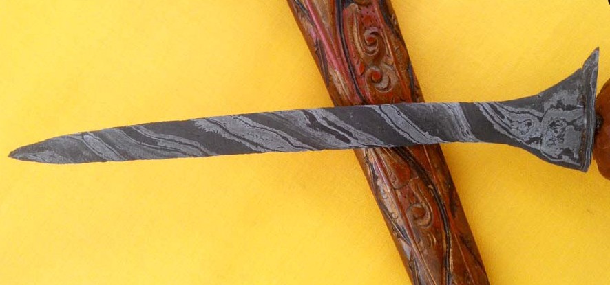 Keris Berpamor Buntel Mayit