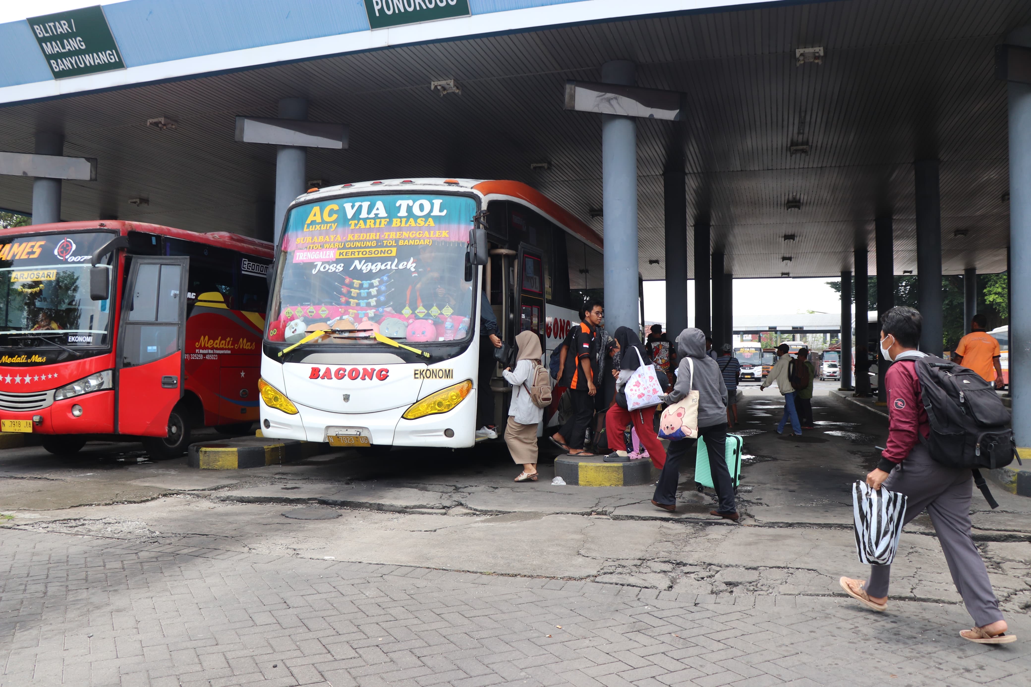 Suasana saat Terminal Gayatri Tulungagung cukup ramai.