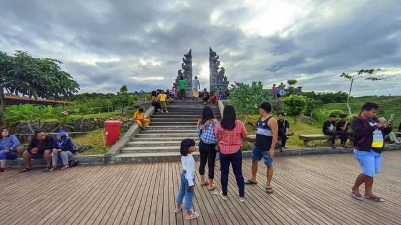 Wisata Puncak Jowin dipadati pengunjung