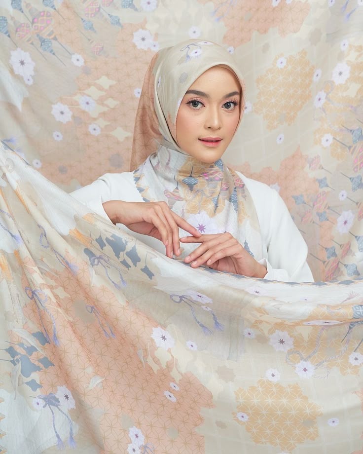 Kata siapa pakai hijab motif jadi terlihat tua!