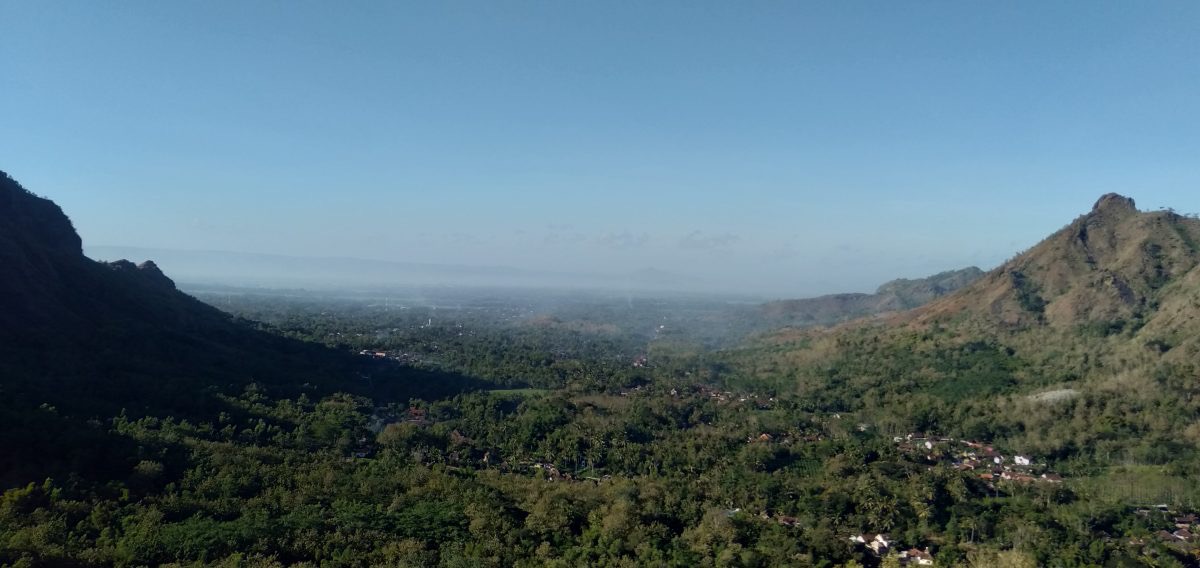 Gunung Kontrakan di Desa Sidem, Kecamatan Gondang