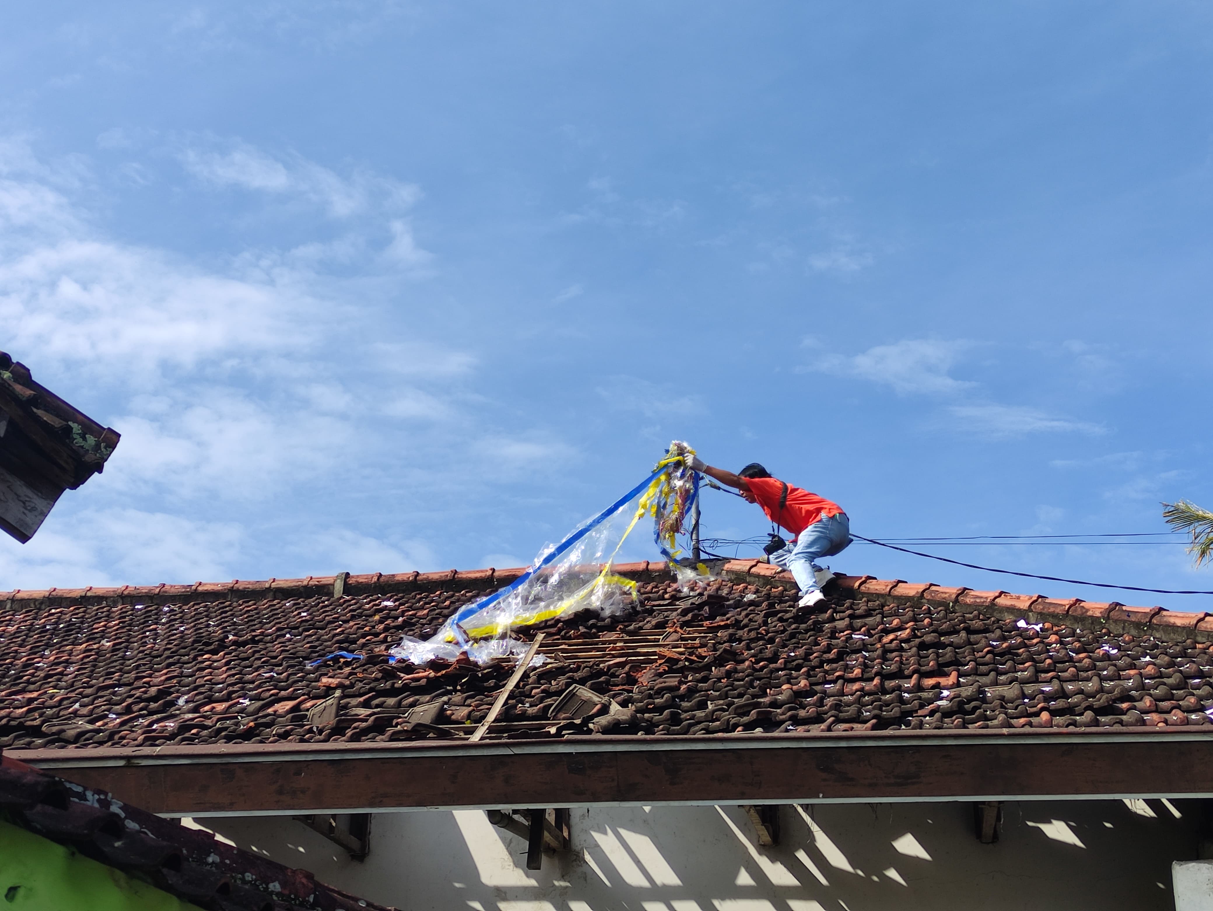 Kerugian atas kerusakan rumah Marsini akibat Balon dengan petasan mencapai puluhan juta.