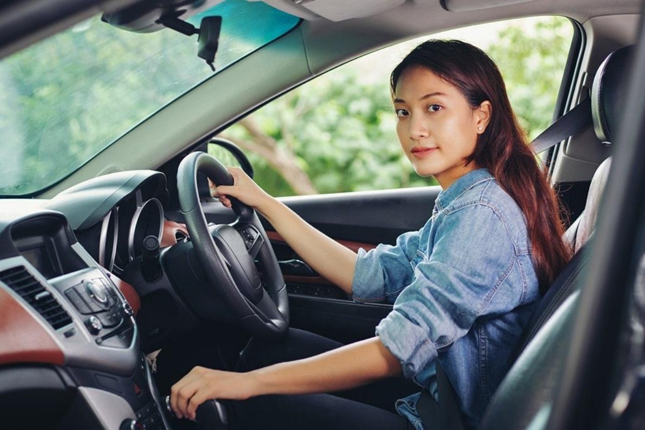 Wanita era modern membutuhkan mobil untuk beraktivitas. (MOMOBIL.ID)