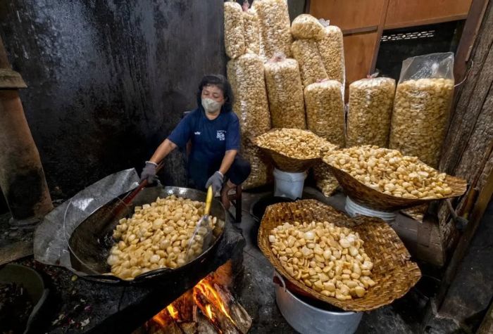 Industri kerupuk rambak di Kelurahan Sembung Tulungagung terus alami perkembangan luar biasa
