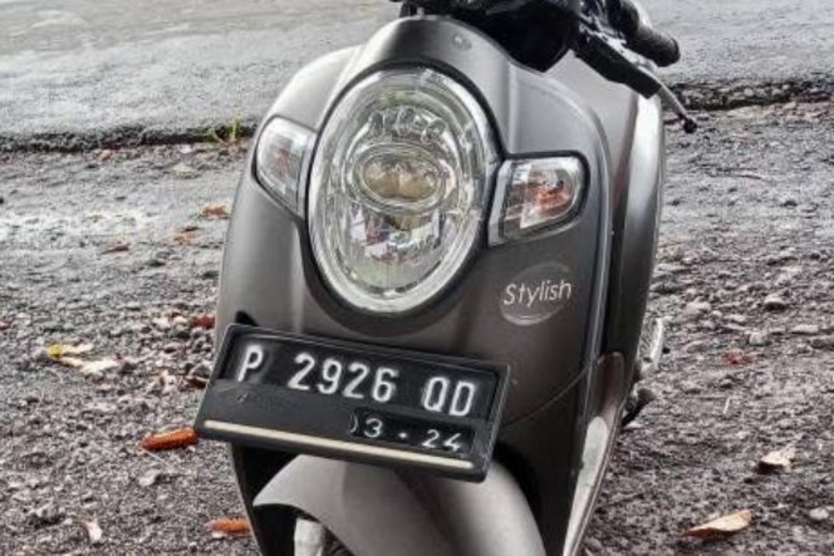 Sebuah sepeda motor dengan pelat nomor P Banyuwangi. (FACEBOOK AKHMAD ZB)