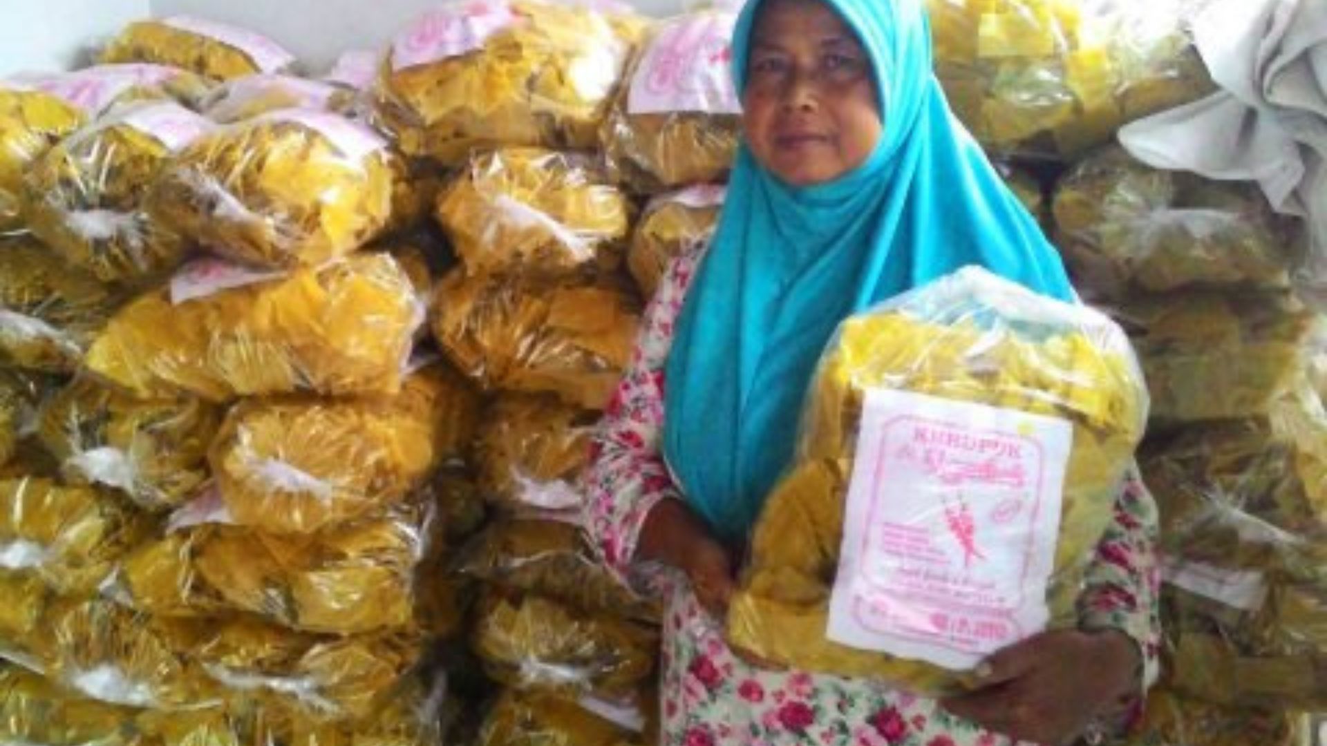 Produksi kerupuk Udang
