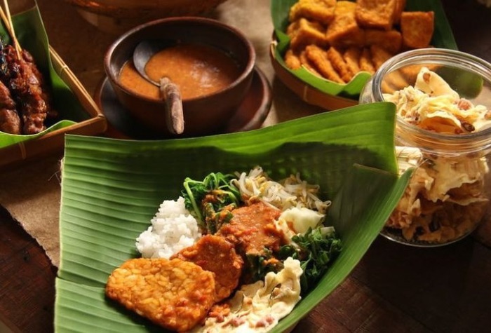 Nasi pecel asli Tulungagung punya cita rasa tersendiri