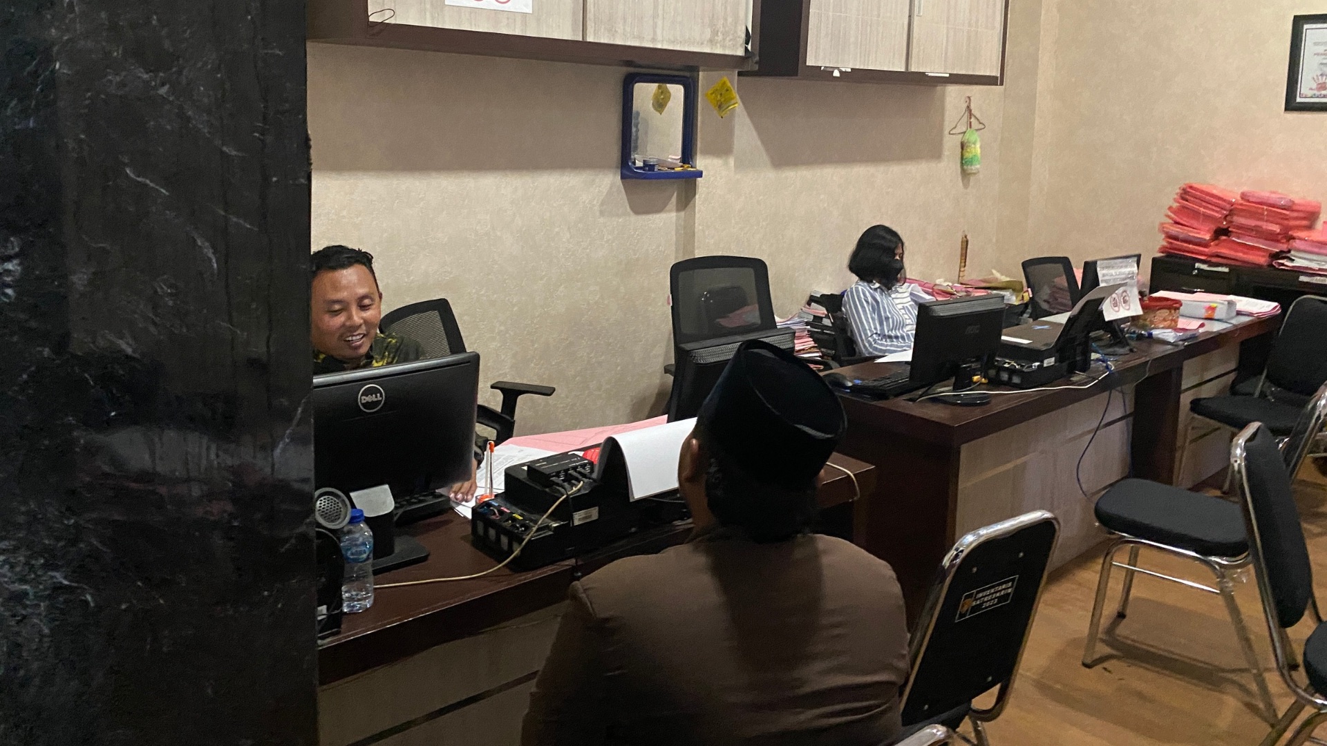 Pelaku pencabulan santri (baju coklat) diperiksa di Unit PPA Satreskrim Polres Tulungagung