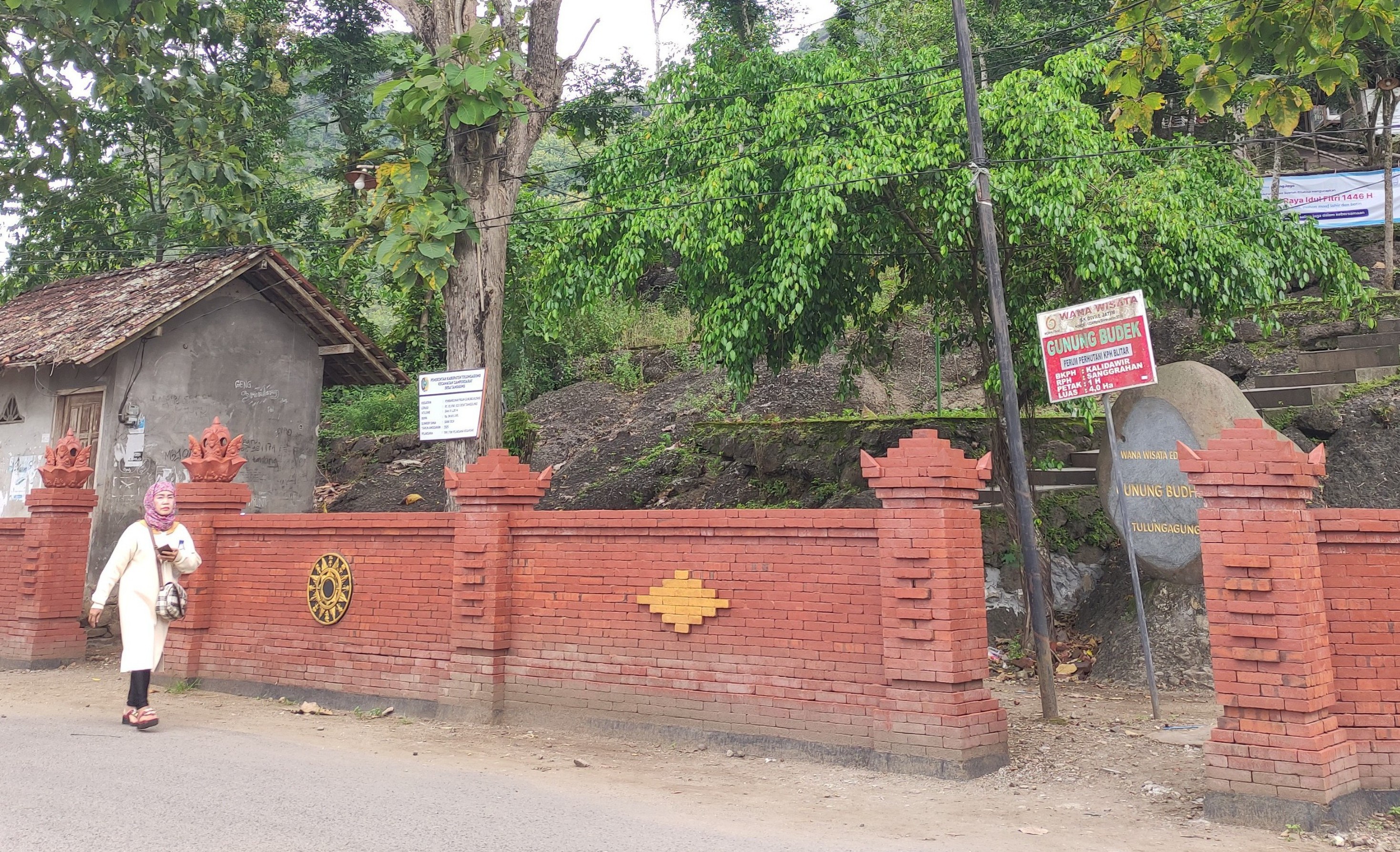 Pagar Baru Gunung Budeg, Bermodel Arsitektur Majapahit