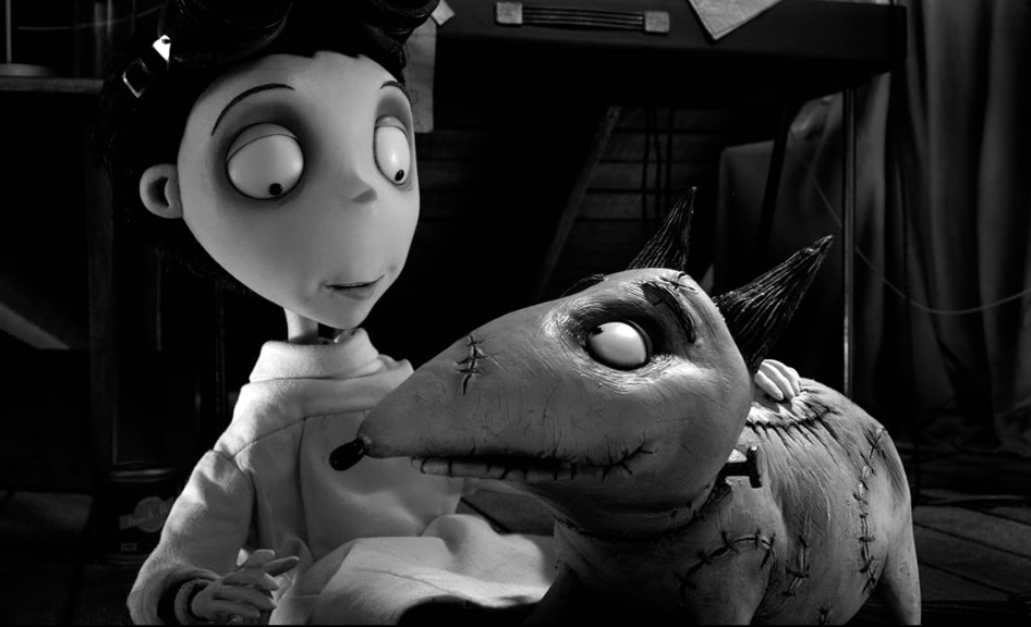 Salah satu cuplikan film Frankenweenie yang memiliki visual suram dan gelap.(IMDB.com)
