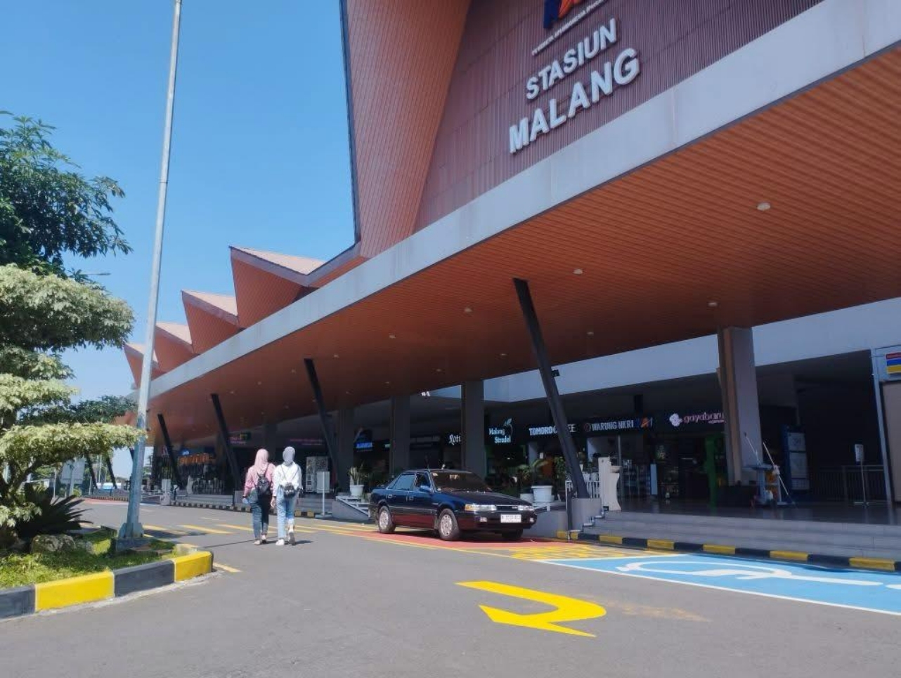 Pintu timur Stasiun Malang Kota Baru dengan nuansa modern. (FACEBOOK JEFFERY WAHYUDI)