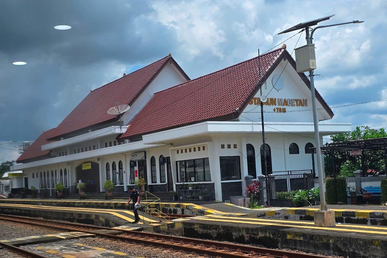 Tampak bangunan Stasiun Magetan yang cukup megah. (FACEBOOK DWI AGUSTININGSIH)