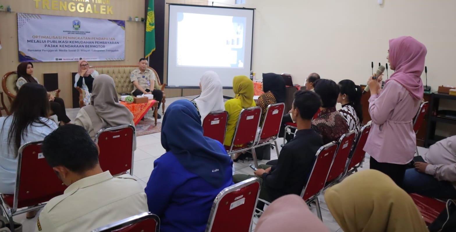 Suasana gayeng mewarnai sosialisasi di UPT PPD Trenggalek.