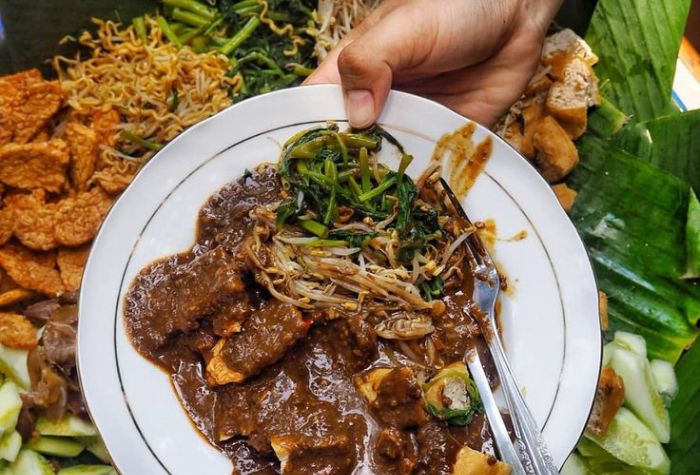 Di Tulungagung cukup dengan Rp 10 ribu bisa bikin kenyang seharian