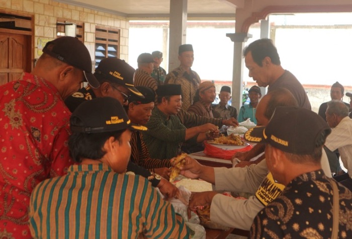 Prosesi ulur-ulur di Desa Ngentrong Tulungagung