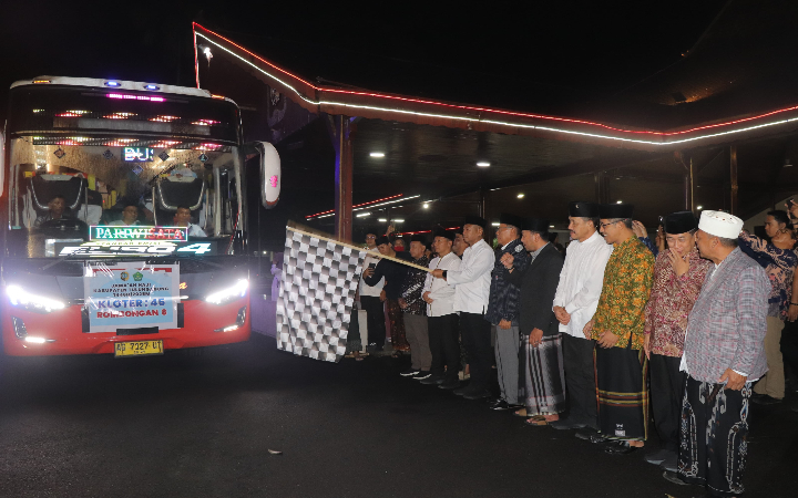 Kloter 45 dan 46 jemaah calon haji (JCH) asal Tulungagung secara resmi diberangkatkan menuju Tanah Suci pada Rabu (14/5/2025).