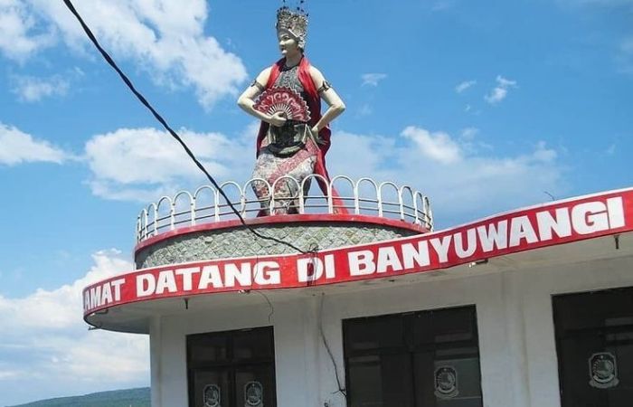 Patung Gandrung di Pantai Watu Dodol, di Kabupaten Banyuwangi.