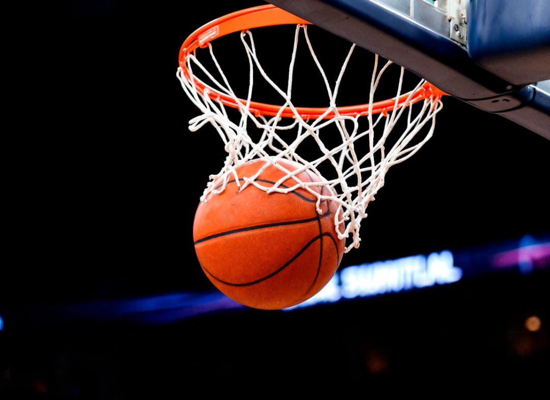 Bola basket berwarna orange (freepik.com)
