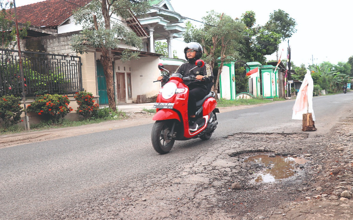 Perbaikan jalan rusak di Tulungagung butuh anggaran Rp 1,1 triliun dan jangka panjang perlu 5 tahun.