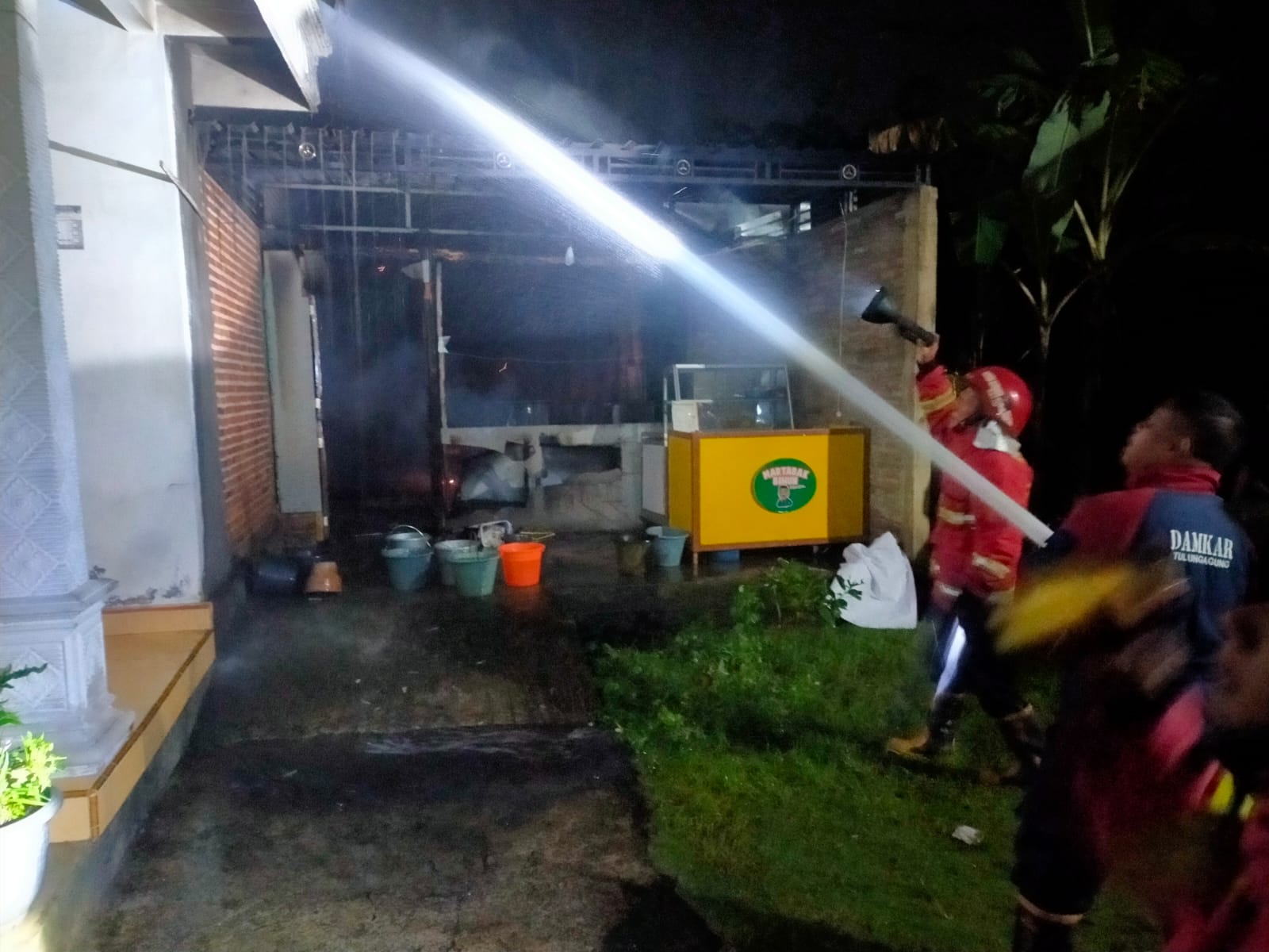 Rumah warga Desa Balerejo, Kecamatan Kauman, Tulungagung terbakar pada Jumat (16/5/2025).