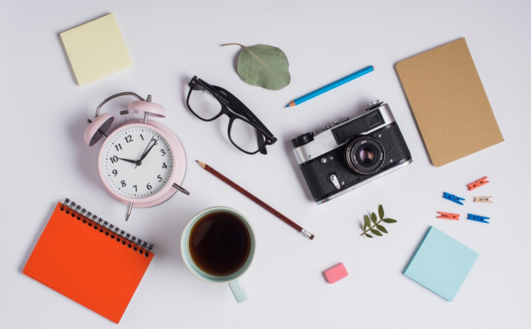 teknik pengambilan gambar flat lay (freepik.com)