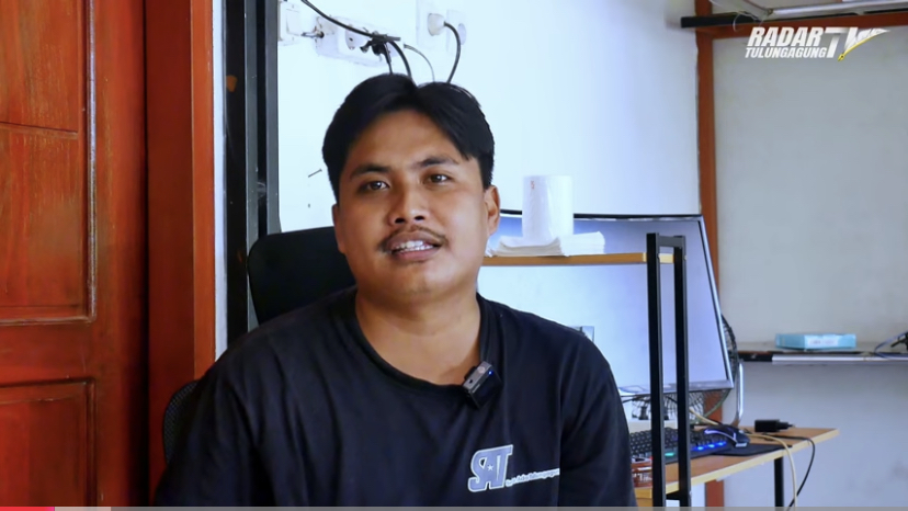 Fajar Bayu, pengusaha muda asal Tulungagung kini sukses dengan bisnis alat-alat rumah tangga meski dengan modal Rp 1 juta.