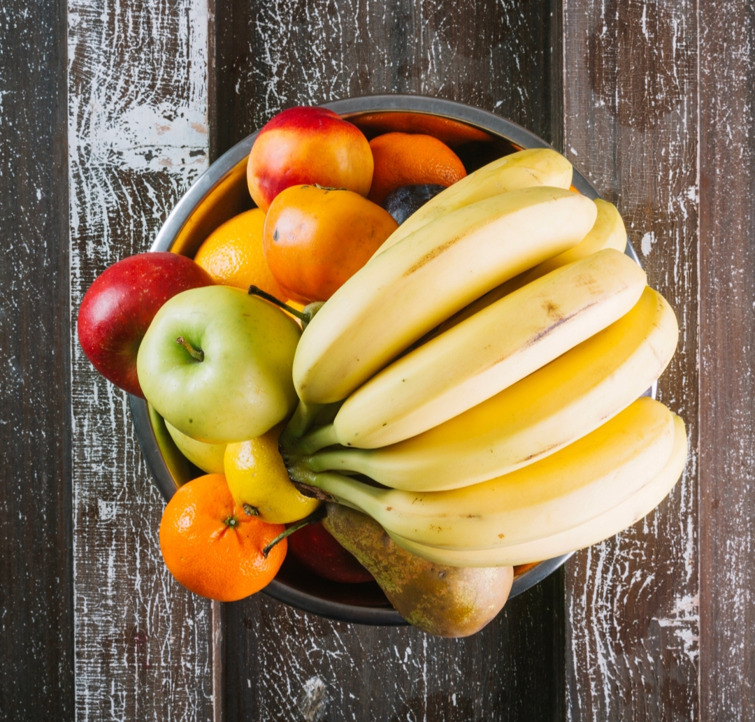 beberapa buah - buahan yang dapat dikonsumsi di pagi hari ( freepik)