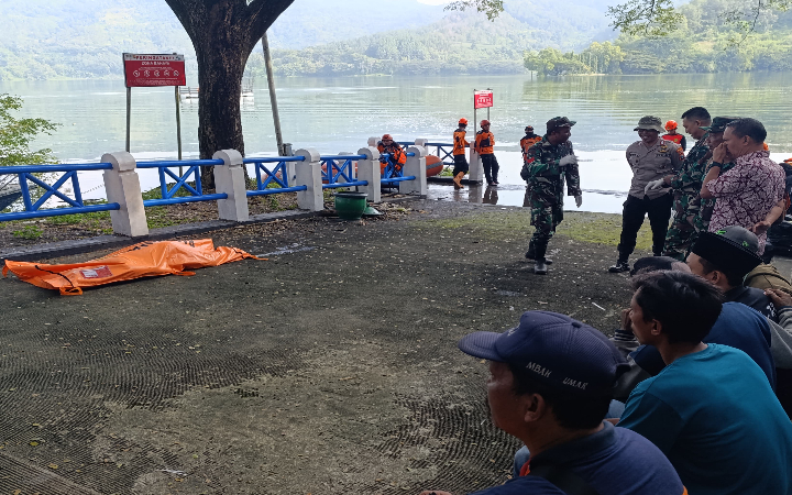 Dua korban hanyut terseret arus sungai telah ditemukan di Waduk Wonorejo, Tulungagung, Kamis (22/5/2025).