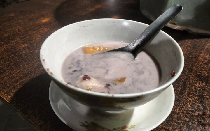 Kolak hangat Pak Ipin Rejoagung Tulungagung yang melegenda dan sudah puluhan tahun berjualan. Pas jika diminum ketika cuaca dingin dan hujan.