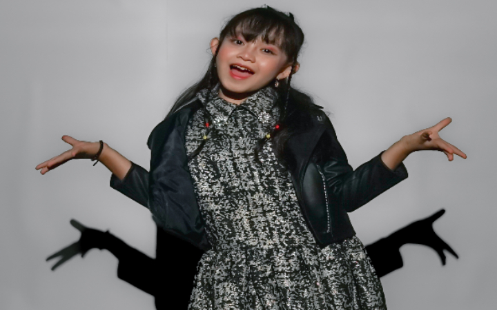 Natasha Oktafidita, penyanyi cilik asal Tulungagung yang bersinar di panggung artis.