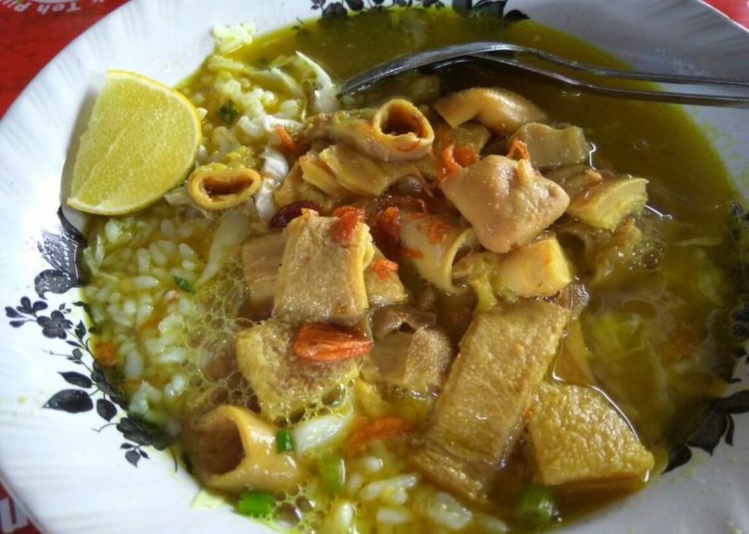 Tulungagung memiliki aneka kuliner dan unik. Ada banyak varian soto yang bisa dicicipi ketika mampi di Kota Marmer ini.