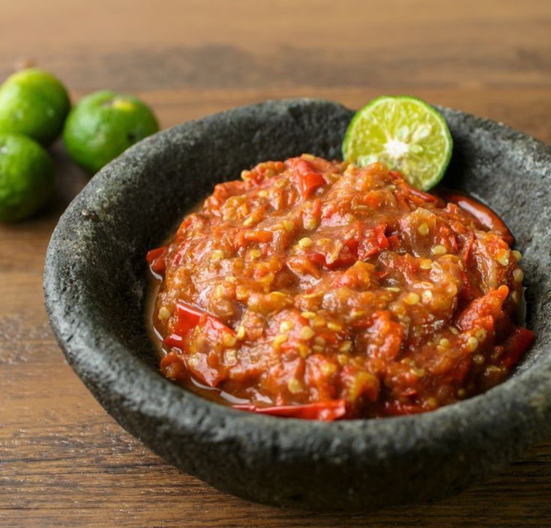 Tulungagung memiliki kekayaan kuliner menggugah selera, salah satunya sambal khas Tulungagung siap menggoyang lidah pecinta pedas.