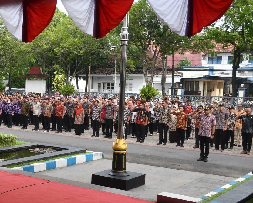 Pejabat dan ASN di lingkup Pemkab Tulungagung mengikuti apel beberapa waktu lalu.