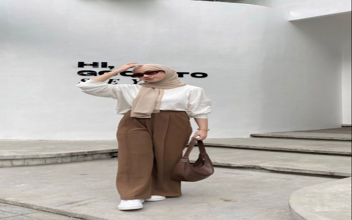 Perkembangan fashion di Indonesia yang masuk industri kreatif yang terus mengalami perkembangan.