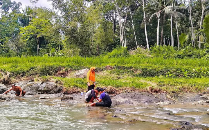 Terungkap sejumlah fakta warga di Desa Keboireng, Kecamatan Besuki, Tulungagung, ramai-ramai mendulang emas.