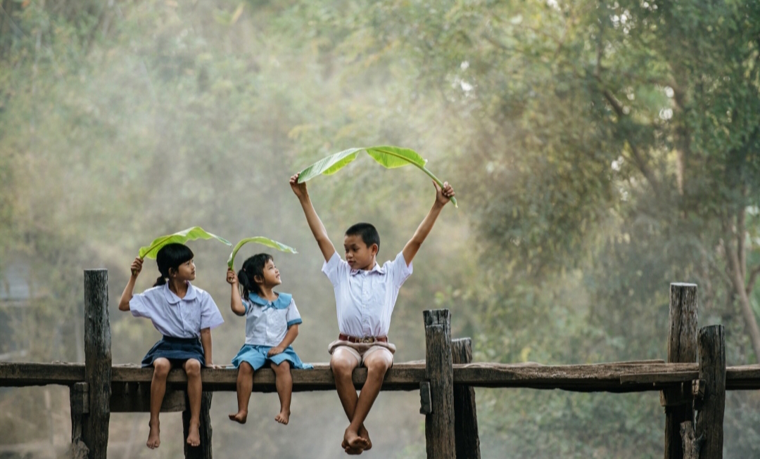 Libur sekolah bagi anak-anak desa di Tulungagung bukan sekadar waktu istirahat dari pelajaran, melainkan momen yang sarat dengan kegiatan seru.