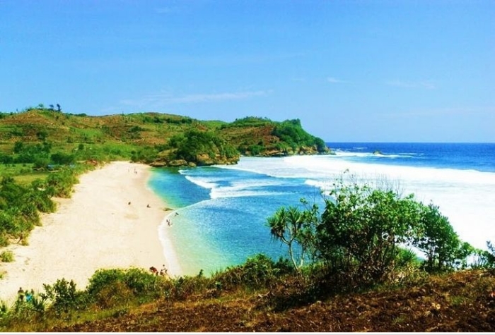 Keindahan Pantai Gondo Mayit, Blitar, Jawa Timur yang indah dengan pemandangan memanjakan mata.