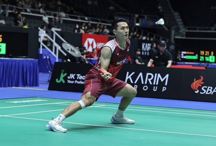 Adu gengsi Jonatan Christie melawan Leong Jun Hao pada babak 16 besar Singapore Open 2025.